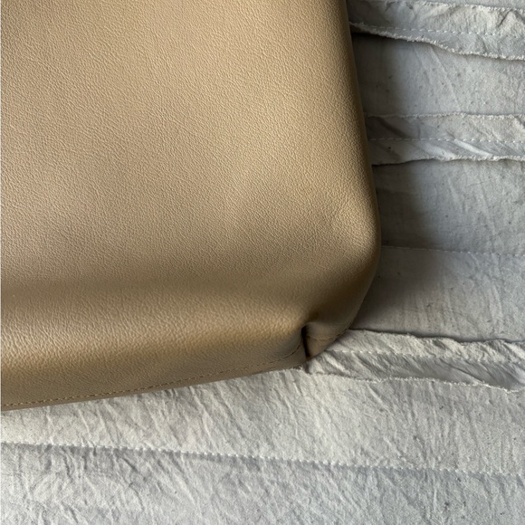 SHOPPING SAINT LAURENT IN LEATHER - Picture 13 of 16